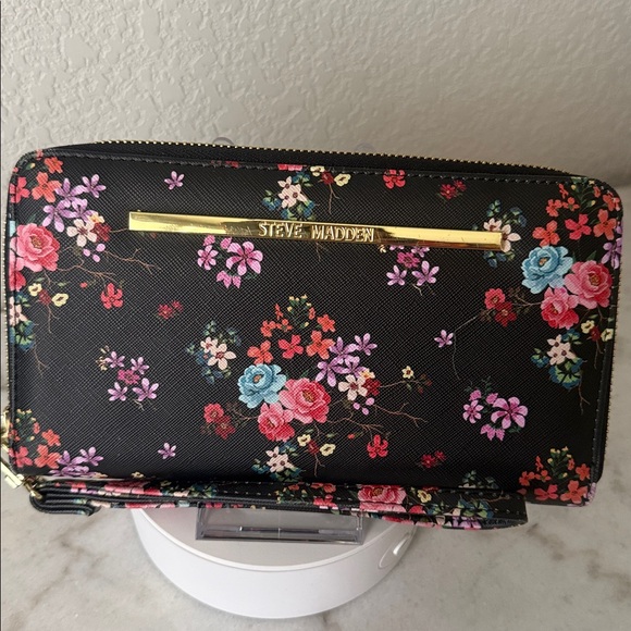 Steve Madden Handbags - Steve Madden Black Floral Wristlet